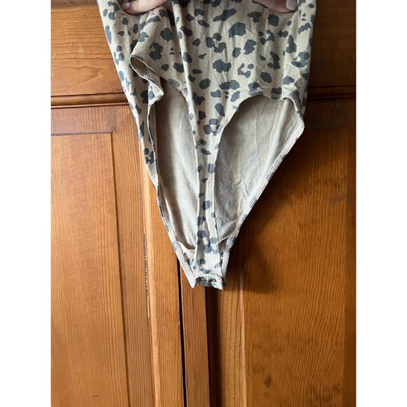 Abercrombie & Fitch Women's Leopard Print One Piece Bodysuit Cream Black Size XS - Picture 8 of 12